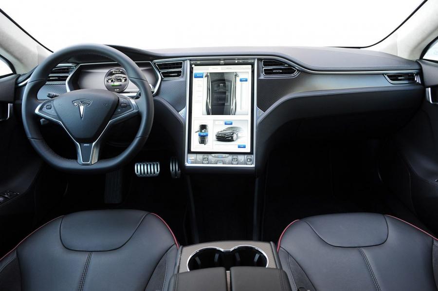Торпедо Tesla Model S 2012 года  (фото 48 из 88)